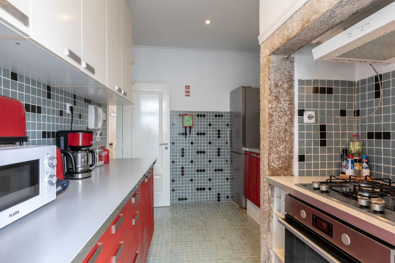 Fantastic Family Apartment In Estrela Lisbon Exterior photo